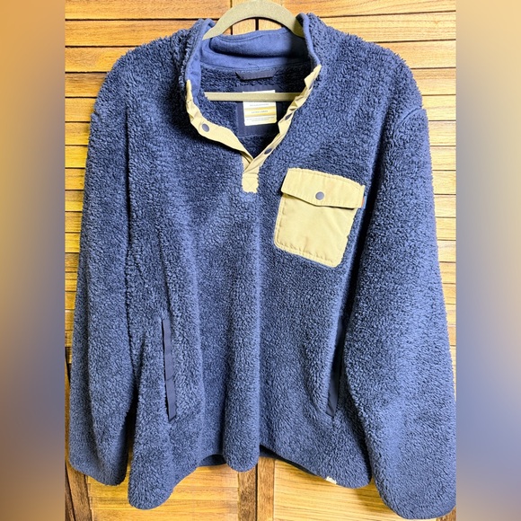 Marine Layer Navy Fleece with Tan Detail
COLLECTION
RE-SPUN SHERPA CORBET - Picture 3 of 7